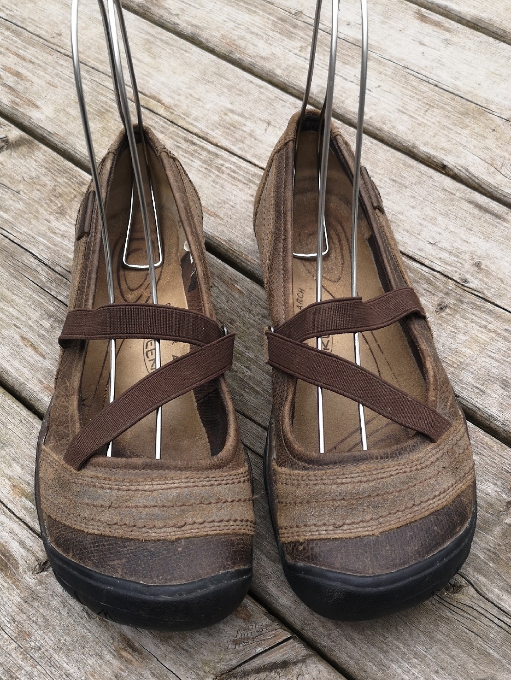 Keen leather flats